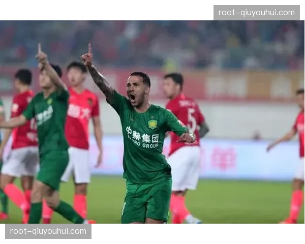 黄子豪7.6分5次扑救 大连门将雨战环境确保防线稳固